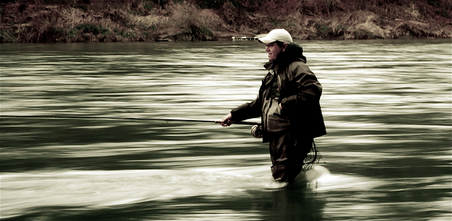 man-fly-fishing-columbia-river